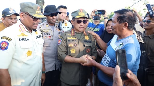 Mendagri Muhammad Tito Karnavian meninjau sejumlah area yang terdampak, termasuk lokasi pengungsian serta infrastruktur yang rusak (Dok: Kemendagri)