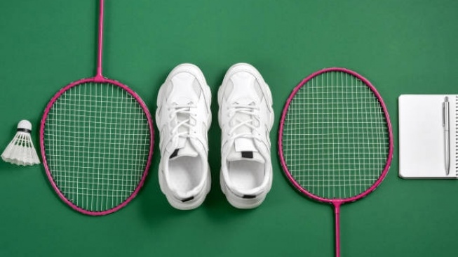 7 Rekomendasi Sepatu Badminton Terbaik, Performa Oke Bebas Cedera