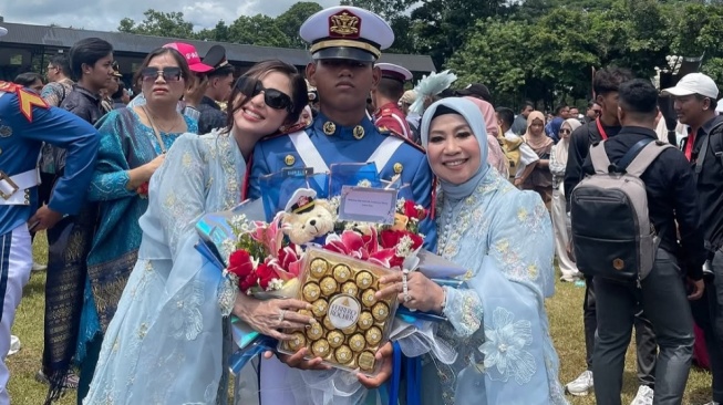 4 Potret Dewi Perssik Dampingi Gabriel Felice, Sang Anak Resmi Jadi Taruna TNI