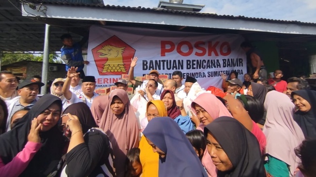 Gerindra Sumut Bagikan 1.000 Paket Sembako untuk Korban Banjir di Langkat