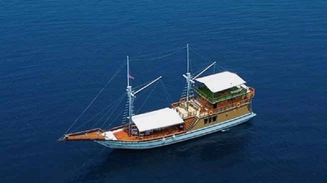 Kapal Pinisis [Instagram Pulau Kodingareng Keke]