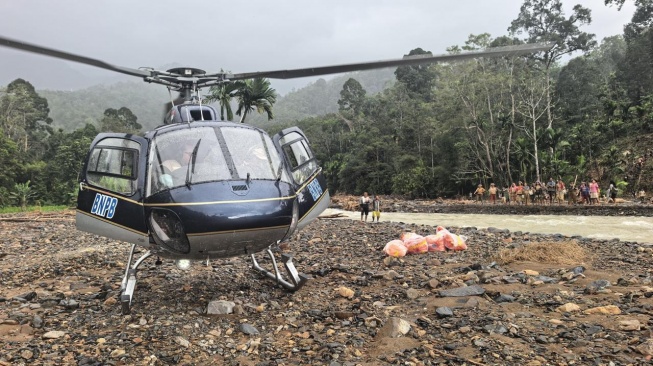 Update Bencana Sumatera: 303 Jiwa Melayang, BNPB Kerahkan 'Jembatan Udara' Tembus Wilayah Terisolir