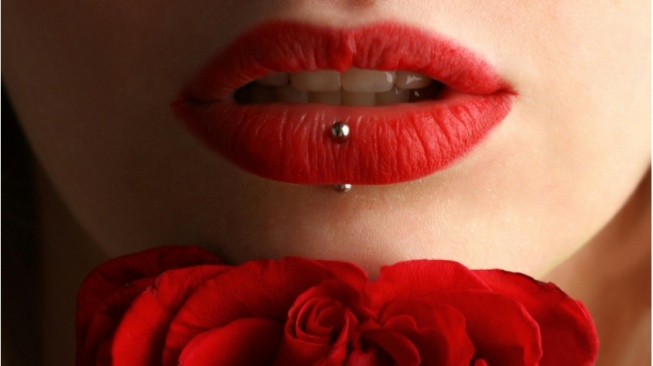 4 Rekomendasi Lipstik Transferproof Terbaik 2025, Tahan Lama dan Ramah di Kantong