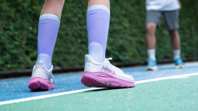 5 Rekomendasi Sepatu Lari Hoka Paling Nyaman untuk Wanita