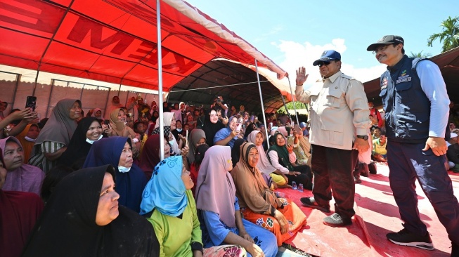Kemensos Dirikan 28 Dapur Umum, Produksi 100 Ribu Nasi Bungkus Tiap Hari untuk Korban Banjir Sumatra