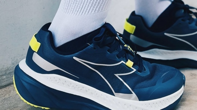 10 Sepatu Diadora Diskon hingga 50% di Sports Station, Jadi Rp200 Ribuan