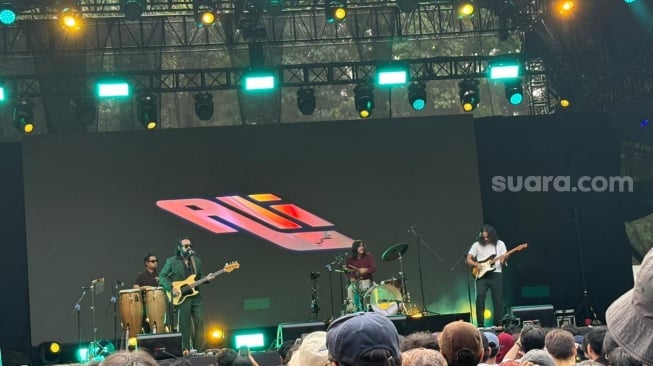 Penyanyi Ali, sukses menyihir penonton Joyland Sessions hari kedua pada Minggu, 30 November 2025. [Suara.com/Tiara Rosana]