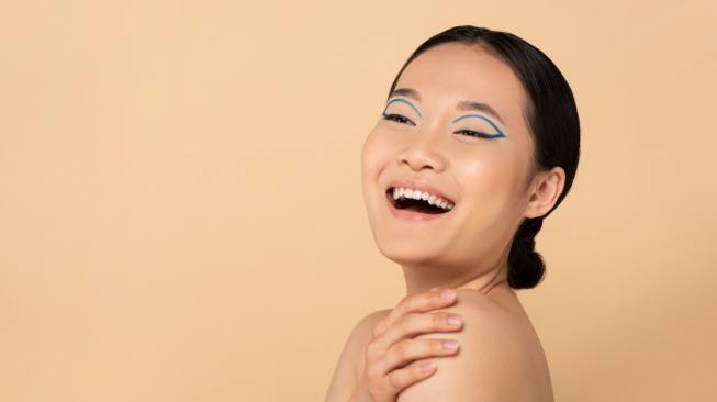 7 Rekomendasi Bedak Padat untuk Kulit Kuning Langsat, Bikin Cantik Natural