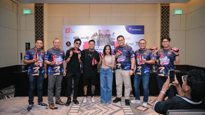 CEO Telkomcel Ardiyanto Priyo dan jajaran bersama dengan para guest star acara Telkomcel Connect di Dili, Timor Leste, beberapa waktu yang lalu (Dok: Telkomsel)