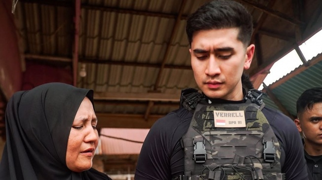 Apa Itu Tactical Vest yang Dipakai Verrell saat Temui Korban Banjir? Bukan Rompi Anti Peluru