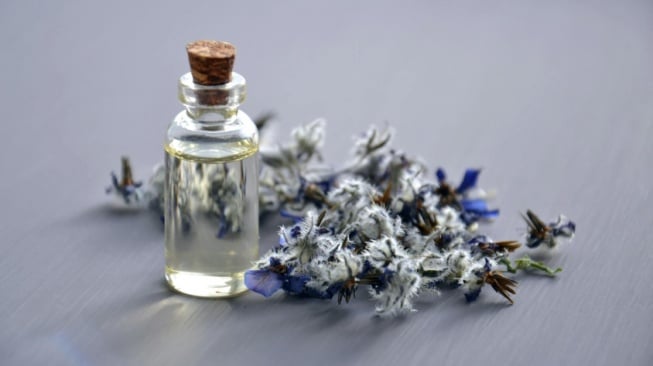 7 Parfum Murah untuk Usia 50-an yang Wanginya Segar dan Tahan Lama