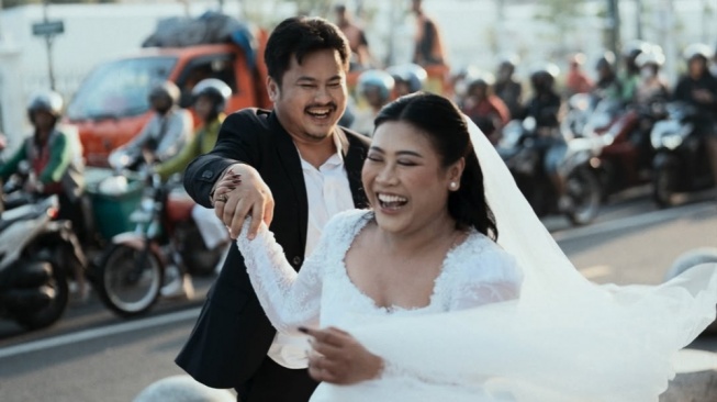 Pergi ke Mall Bukan untuk Shopping, Suami Boiyen Pilih Ajaknya ke Toko Buku