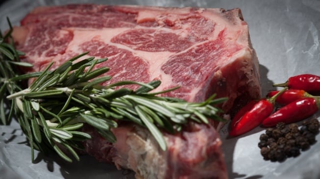 Kapan Manusia Pertama Kali Makan Daging? Ini Fakta Ilmiah Terbarunya