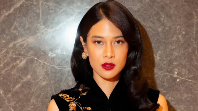 Kenapa Banyak yang Tak Suka Dian Sastrowardoyo Main di Film Laut Bercerita?