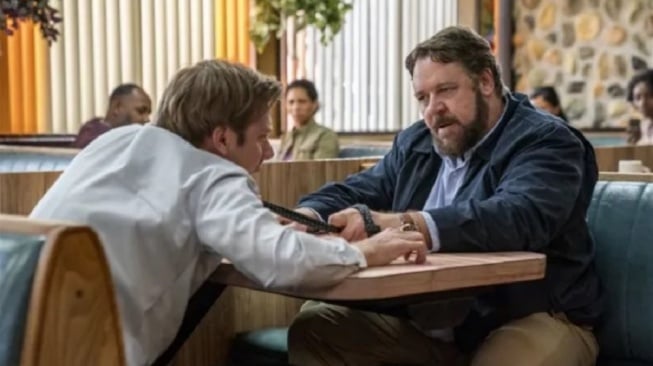 Film Unhinged yang dibintangi Russell Crowe akan tayang Selasa (2/12/2025) malam ini pukul 23.00 WIB di Trans TV. [YouTube]