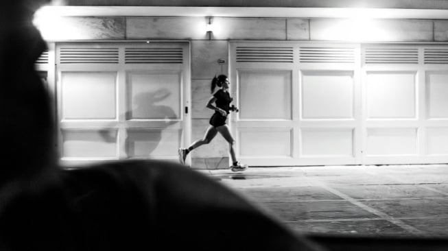 Benarkah Olahraga Malam Merusak Kualitas Tidur? Begini Menurut Para Ahli