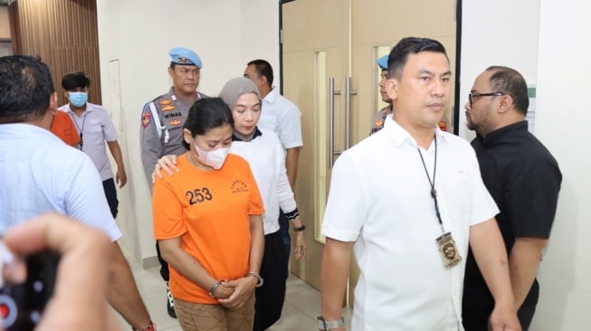 Tergiur Rp26 Juta, Pasutri Ini Ditangkap Saat Jadi Kurir Sabu 19 Kg di Tambora