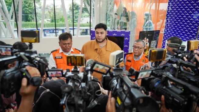 Hati Ivan Gunawan Tergerak, Salurkan Rp150 Juta untuk Korban Banjir Sumatera Lewat Mandjha Hijab