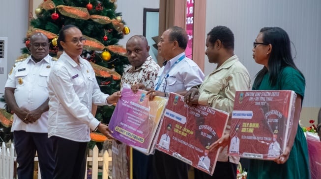 Pemprov Papua Tengah meluncurkan rangkaian program strategis mulai dari sekolah gratis jenjang SMA/SMK, bantuan asrama, hingga digitalisasi sekolah menggunakan smartboard. (Foto dok. Ist)