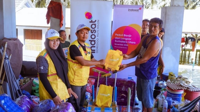 Indosat Salurkan Bantuan untuk Warga Terdampak Bencana di Langkat