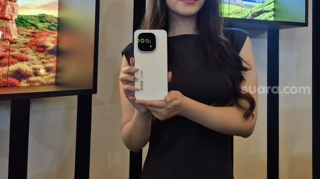 Peluncuran iQOO 15 di Jakarta, Selasa (2/12/2024). [Suara.com/Dythia]