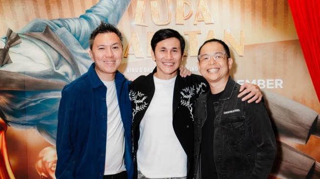 Ernest Prakasa Tantang Vino G. Bastian Jadi Aktor 'Gagal' di Film Lupa Daratan