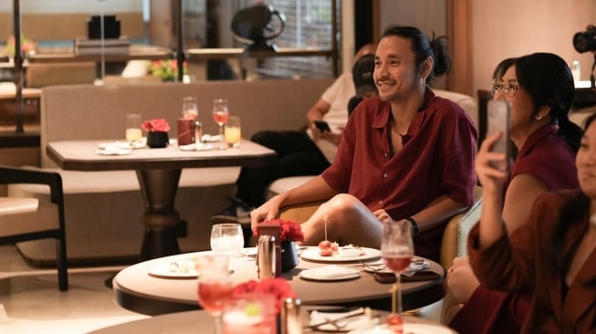 Ello mengaku rutin melakukan perawatan kulit wajah. Untuk skincare, Ello mengaku tak mau yang ribet. [W3B Selfcare]