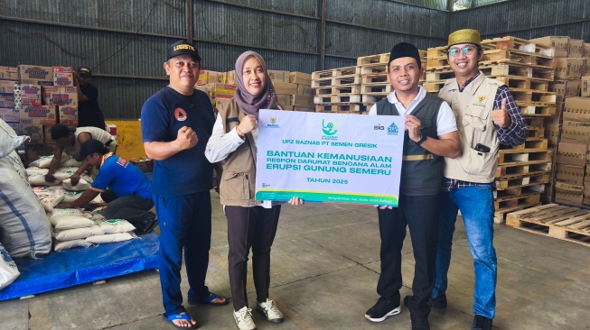 UPZ Baznas Semen Gresik dan BPBD Lumajang Salurkan Bantuan Kemanusiaan Korban Erupsi Gunung Semeru