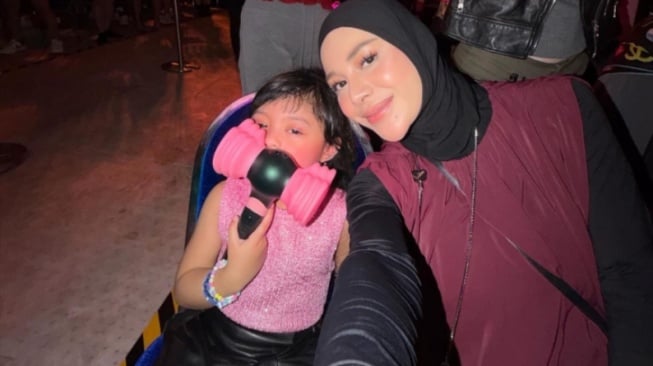 Ajak Ameena Nonton Konser BLACKPINK, Kok Aurel Hermansyah Disentil Netizen?