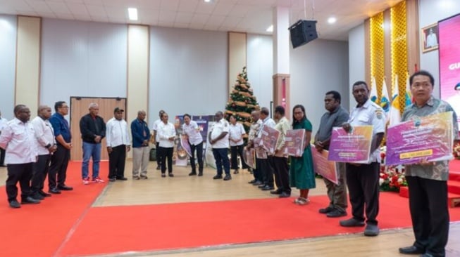 Pemprov Papua Tengah meluncurkan rangkaian program strategis mulai dari sekolah gratis jenjang SMA/SMK, bantuan asrama, hingga digitalisasi sekolah menggunakan smartboard. (Foto dok. Ist)