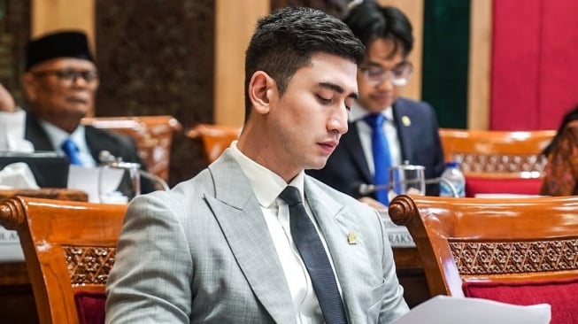 Verrell Bramasta membuka lowongan kerja untuk menjadi staf ahli DPR. [Instagram/@bramastavrl]