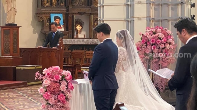 Pernikahan Brisia Jodie dan Jonathan Alden digelar di Gereja Katedral, Jakarta Pusat pada 3 Desember 2025 [Suara.com/Tiara Rosana]