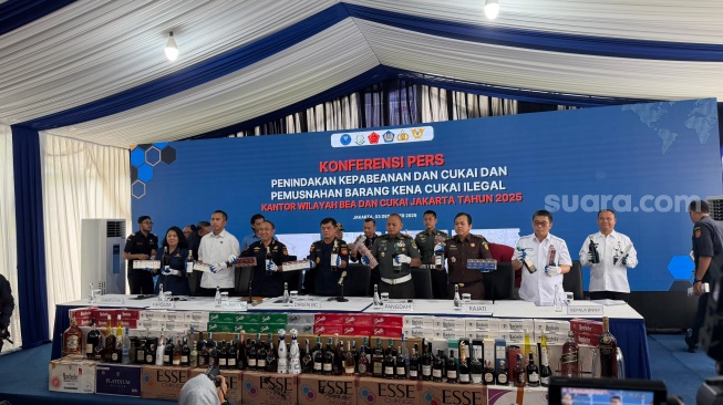 Bea Cukai Musnahkan Rokok Ilegal dan Miras, Selamatkan Kerugian Negara Rp 31,6 Miliar