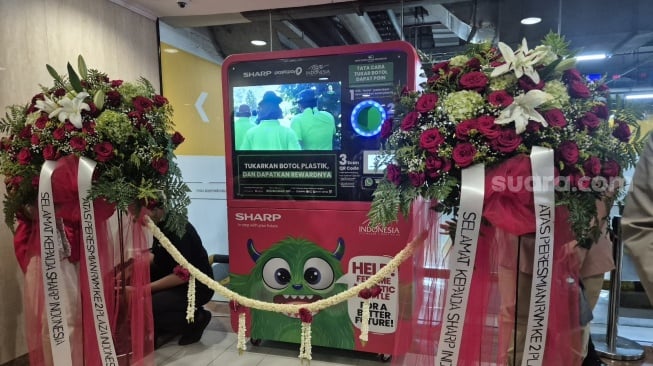 Sharp Ekspansi Mesin RVM di Plaza Indonesia, Sulap Botol Plastik Jadi Poin Belanja