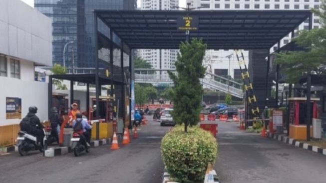 Terbongkar! Ini Alasan Parkir di Polda Metro Jaya Wajib Bayar