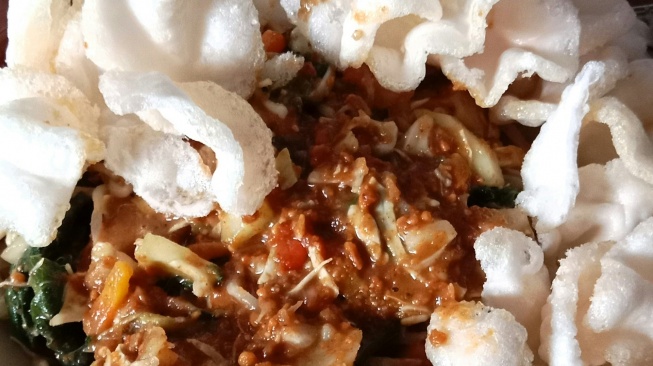 Menggali Jejak Sejarah Lotek, Makanan Tradisional yang Tercipta dari Jurnalis Asal Inggris