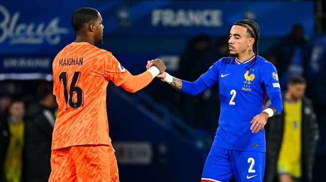 Gary Neville Semprot Dua Bek Chelsea Usai Blunder Fatal di Kandang Leeds United