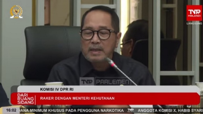 DPR Sentil Pejabat Panggul Beras Bantuan: Gak Perlu Pencitraan, Serahkan Langsung!