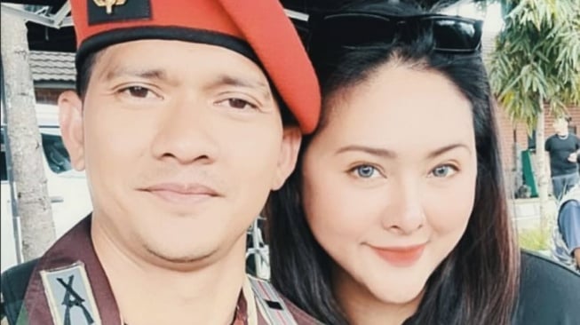 Audy Item menyanyikan sondtrack film Timur yang dibintangi Iko Uwais. [Instagram]