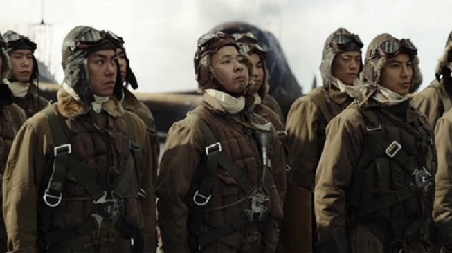 Film Midway yang dibintangi sejumlah aktor top seperti Ed skrein, Woody Harrelson, dan Patrick Wilson, Luke Evans, Aaron Eckhart, dan Dennis Quaid akan tayang Kamis (4/12/2025) malam ini pukul 21.00 WIB di Trans TV. [YouTube]