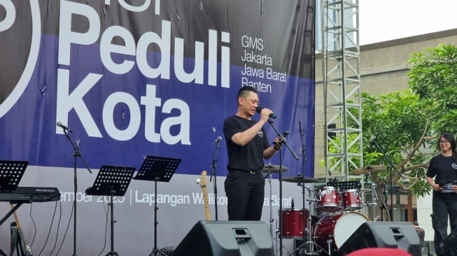 GMS JJB melalui Yayasan Mawar Sharo Peduli (MSP) bagi-bagi sembako buat pasukan pelangi di Jakarta Barat [Istimewa]