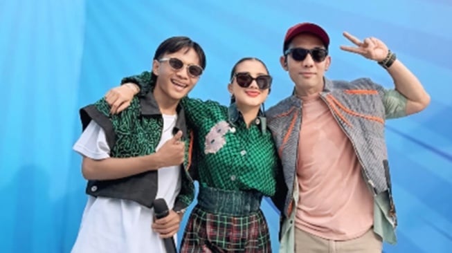 Viral Momen Ghea Youbi Tepis Tangan Fajar Sadboy Saat Salaman, Ini Penjelasannya