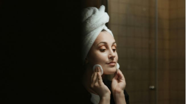 5 Momen yang Harus Dihindari ketika Mencoba Produk Skincare, Termasuk saat Datang Bulan