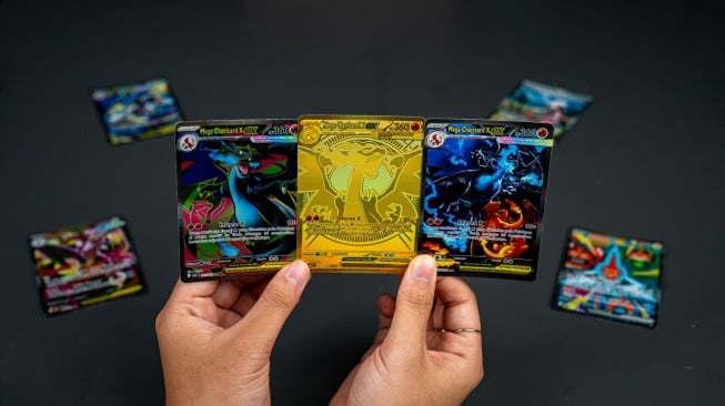 Kartu Mega Charizard X ex - SAR & MUR.jpg. [AKG Entertainment]