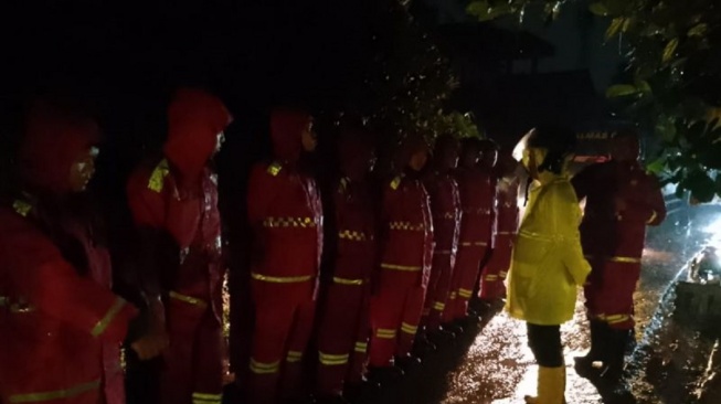 Lereng Gunung Sinapeul Longsor, 100 KK di Arjasari Dievakuasi Darurat Malam Ini