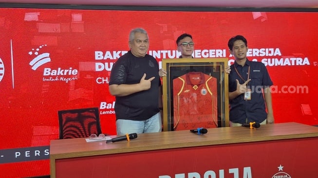 Persija Jakarta Lelang Jersey Spesial untuk Galang Donasi Korban Bencana Alam