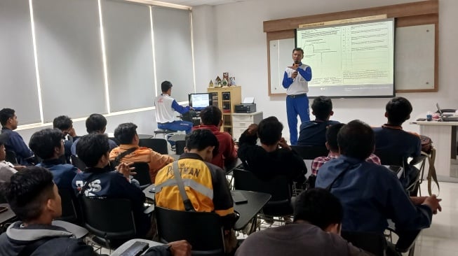 4 Tips Kurir Motor Bawa Paket, Aman Sampai Tujuan Rejeki Makin Lengket (Dok. Asmo)