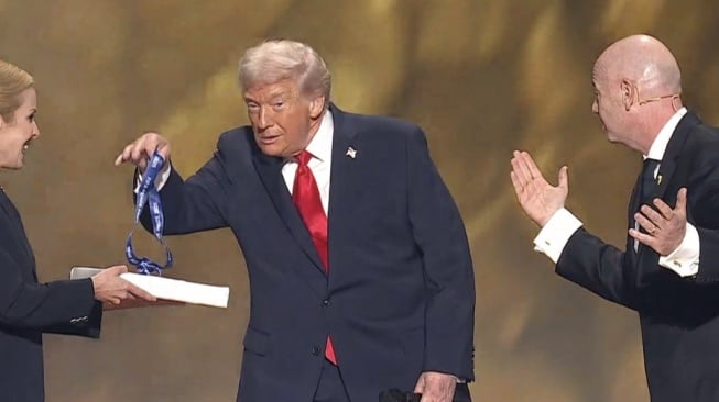 Momen Kontroversial Drawing Piala Dunia 2026, Gestur Tunduk Infantino di Hadapan Trump {@Gyaksports]