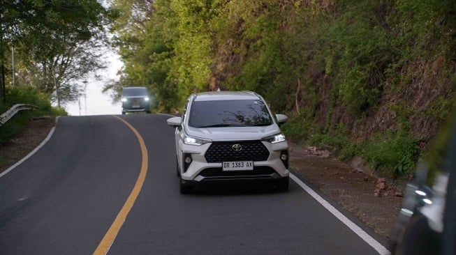 Toyota Veloz Hybrid dalam ajang Toyota Eco Journey & GR Trackday di Lombok, NTB pada 1 - 3 Desember 2025. [Dok TAM]