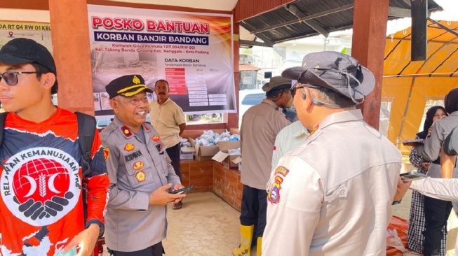 Gerak Cepat Tanggap Bencana, Baintelkam Polri Kirim Ratusan Cangkul dan Mesin Sedot Air ke Sumbar